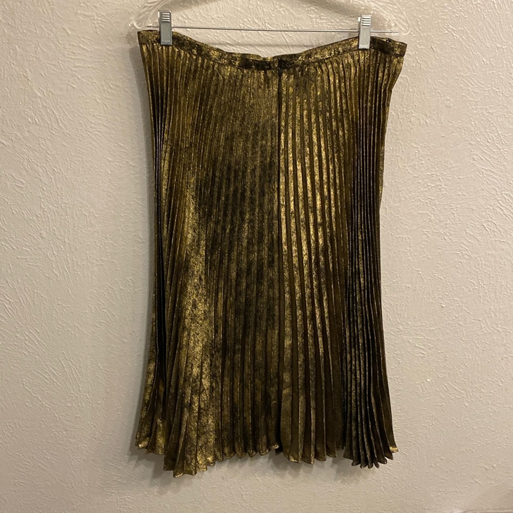 Gold/black tiny pleated skirt